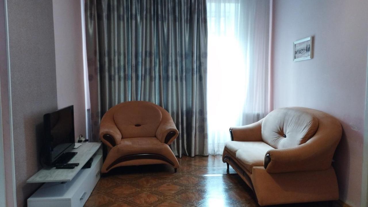 2К. Центр Возле Гуливера.Бассейная 10 Apartment Kiev Ngoại thất bức ảnh